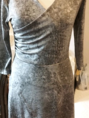 Just Perfect Metallize Dress like new, gray silver
