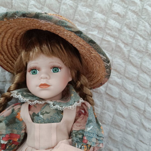Collectible porcelain doll with straw hat 40 cm, used