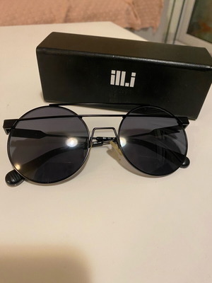 Слънчеви очила ill.i by Will I Am модел WA501s 02 като нови, черни