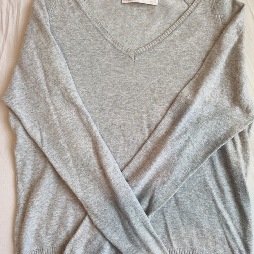 Zara gray knitted sweater with classic V-neck like new