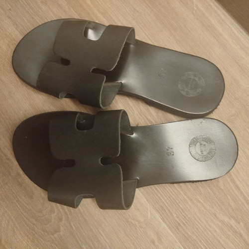 Black flat sandals size 37 like new