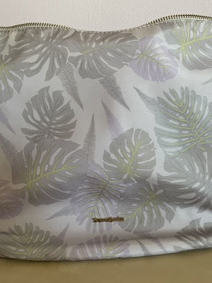 Samsonite crossbody tropical print like new with gold details