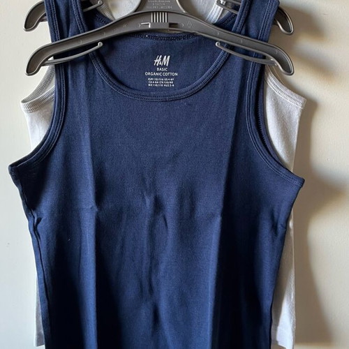 H&M sports tank tops used for 4-6 years 110-116cm