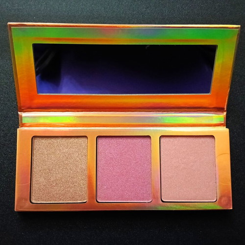 Essence Cosmetics Go For The Glow – 02 The Warms highlighter palette new