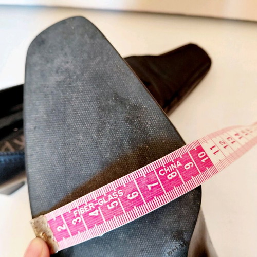 Vintage elegant leather pumps size 40 like new, black