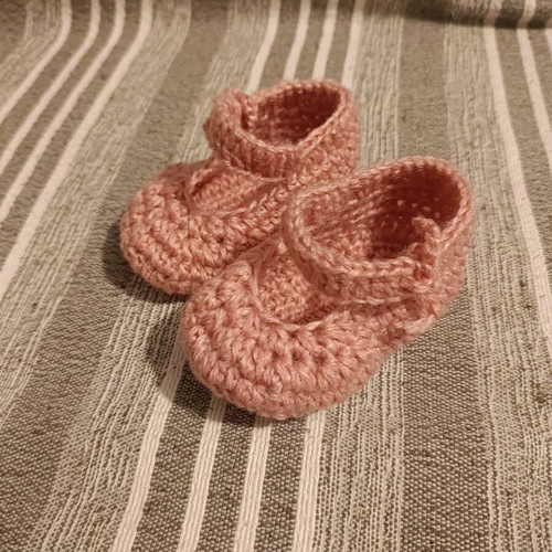 Knitted baby booties new, pink, 0-6 months