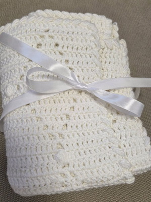 Baby blanket new, hand-knitted