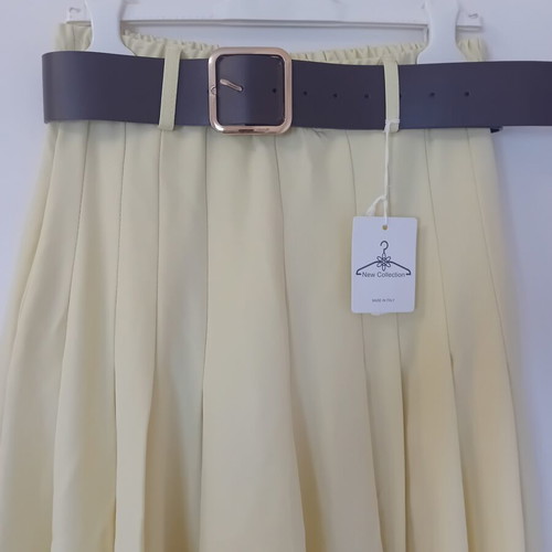 Short yellow pants