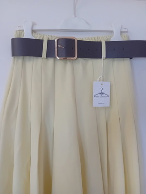 Short yellow pants