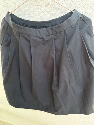 Uniqlo blue skirt with elastic waistband like new, size M