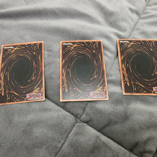 Blue Eyes Ultimate Dragon Limited Edition card like new