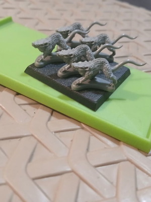 Warhammer Rat Swarm 5 plastic models like new