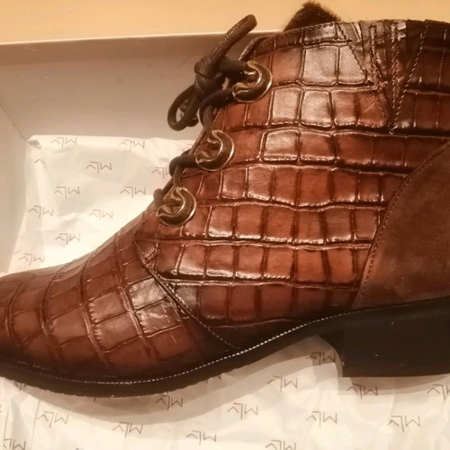 Mlv brown leather ankle boots new, size 40