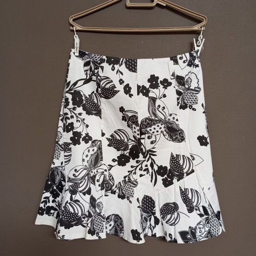 Women's black and white floral A-line skirt like new