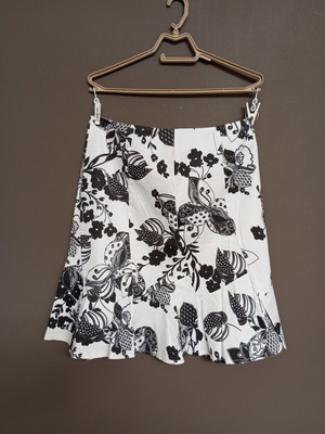 Women's black and white floral A-line skirt like new