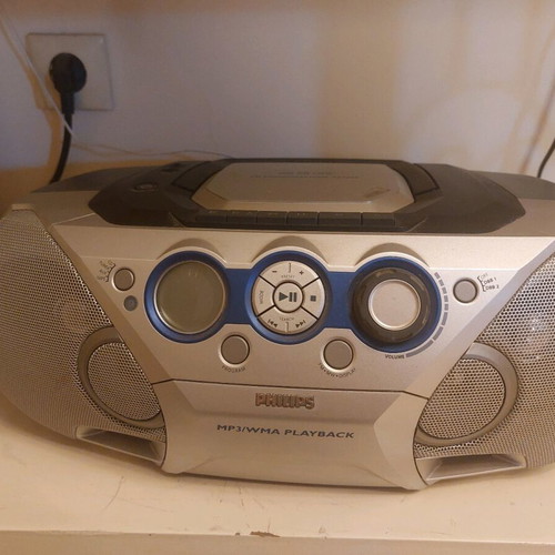 CD Soundmachine AZ3068 audio system like new with MP3-CD, cassette, digital radio
