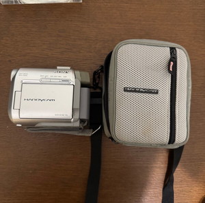 Продава се видеокамера Sony.