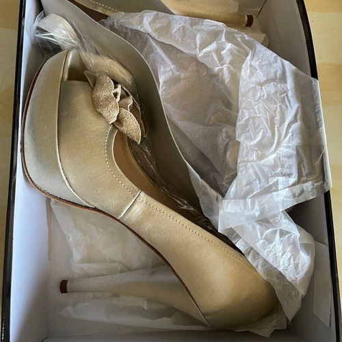 Nine West high heel pumps like new, gold beige