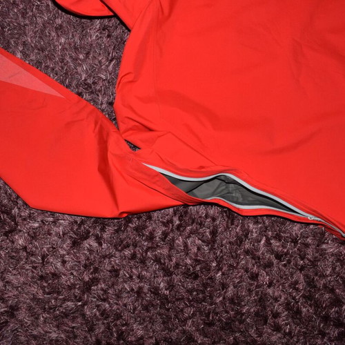 Under Armour Gore Tex Jacket size L new, red