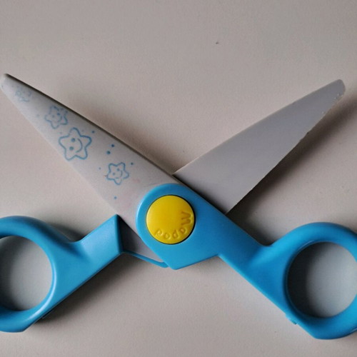 Child Safety Scissors like new, cuts only paper, blue handle
