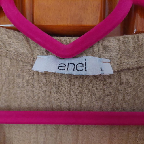Anel beige cotton top with large V-neck like new