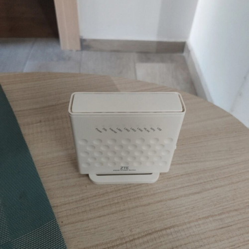 ZTE router in excellent condition with all accessories