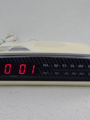 Philips AJ 3180 table clock radio used with alarm and FM-AM