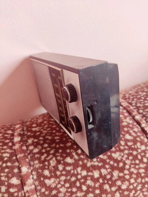 Quartz USSR vintage transistor radio used, LW MW, 1970s-1980s