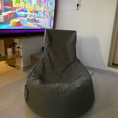 Large waterproof pouf like new, suitable for outdoor use