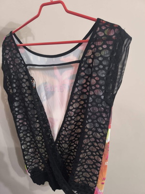 Blouse with sexy back