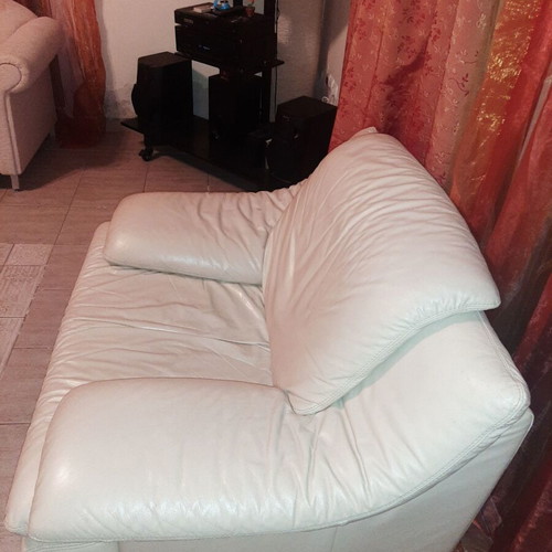 Armchair like new, beige leather, spacious and comfortable