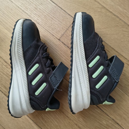 Adidas toddler shoes size 21