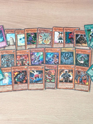 Yugioh 1st edition 1996 cards like new, set of 35
