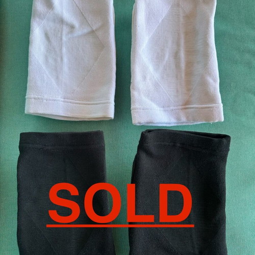 Asics Gel volleyball knee pads like new, size Large