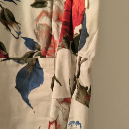 Floral dress with back opening size M like new