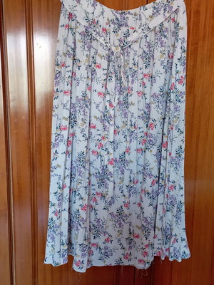 Pleated midi skirt in light printed fabric like new, multicolor