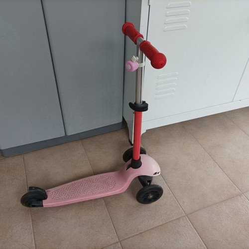 iSporter Mini Kids Scooter and Globber Helmet used, size xs/s