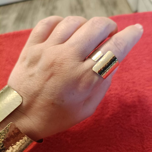 Women's gold-tone hammered jewelry set, adjustable cuff and ring