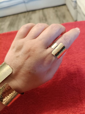 Women's gold-tone hammered jewelry set, adjustable cuff and ring