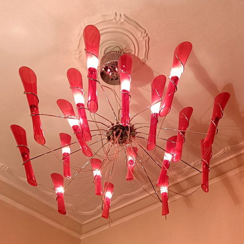 Crystal chandelier with wall lamp like new, 18 bulbs and decorative red crystals