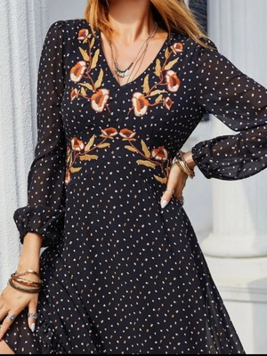 Long dress Medium Shein black new with design and sheer sleeves
