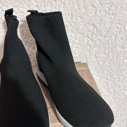 Voi Noi women's sock-style athletic shoes size 41 like new, black