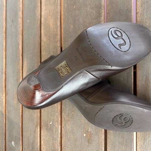 Petridis leather brown pumps with strap size 40 like new