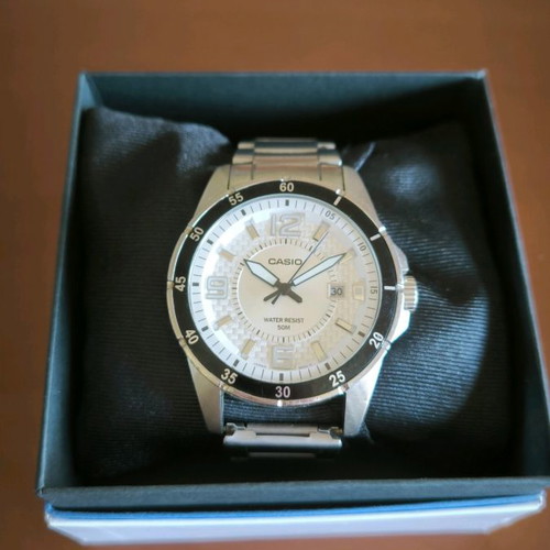 Casio men's watch used with silver metal bracelet