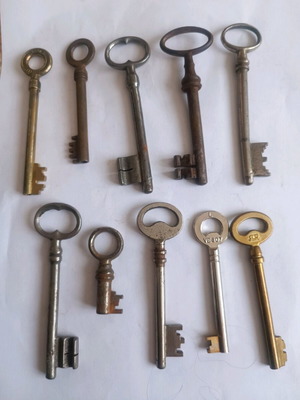 Antique large hand-forged skeleton keys set of 10 like new