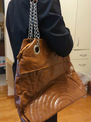 Leather brown shoulder bag with chain like new