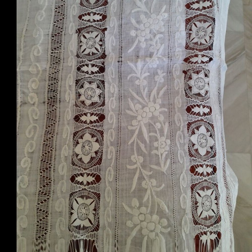 Silk handmade embroidered tablecloth like new with dragons
