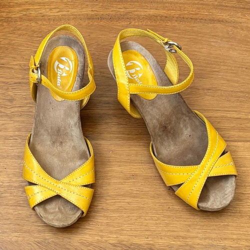 Leather sandals used size 40 yellow with 9cm wooden heel
