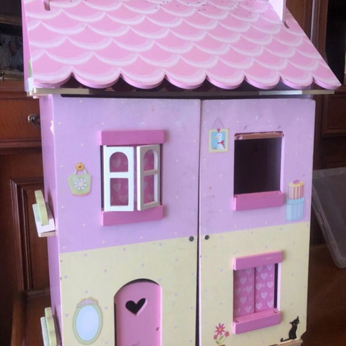 Le Toy Van Dollhouse used with furniture and wooden dolls
