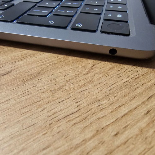 MacBook Air 13.6" M2 (2022) used, 8GB RAM, 256GB SSD, Space Gray, screen defect